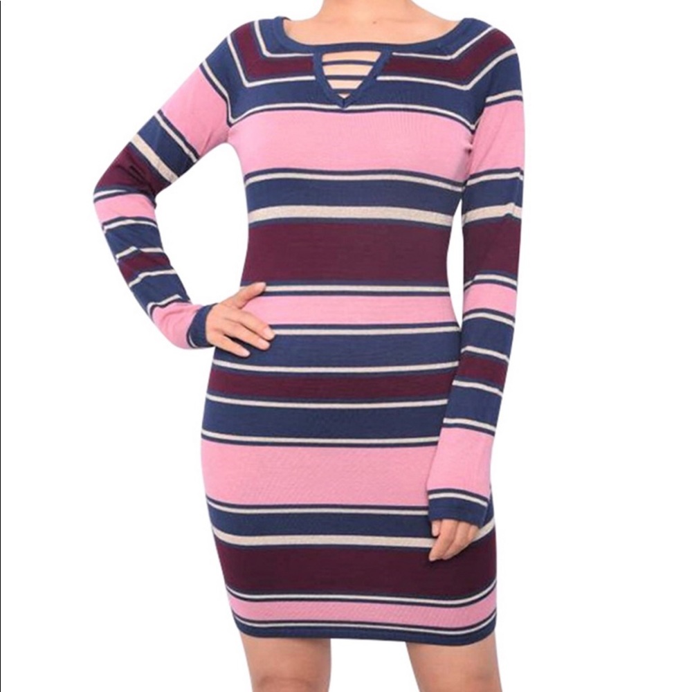 🌺NWT🌺 Juniors Keyhole Bodycon Sweater Dress